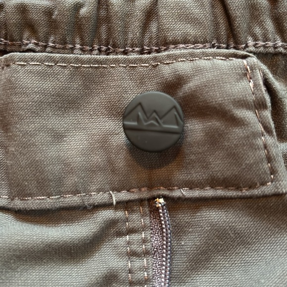 Wrangler Dark Gray Mens Shorts W/Elastic Waist Size 30 - Picture 2 of 9